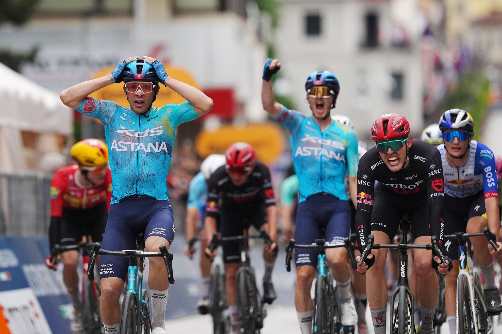El uruguayo Thomas Silva sorprende en Veliko Tarnovo y se viste de líder en el Giro de Italia