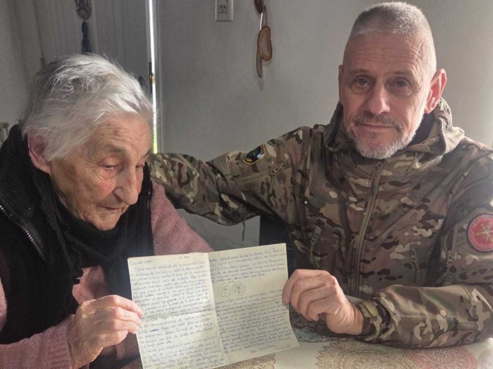 El veterano de Malvinas recuperó la carta que le robaron hace 42 años y sorprendió a su mamá: "Tranquila, abuela Tita"