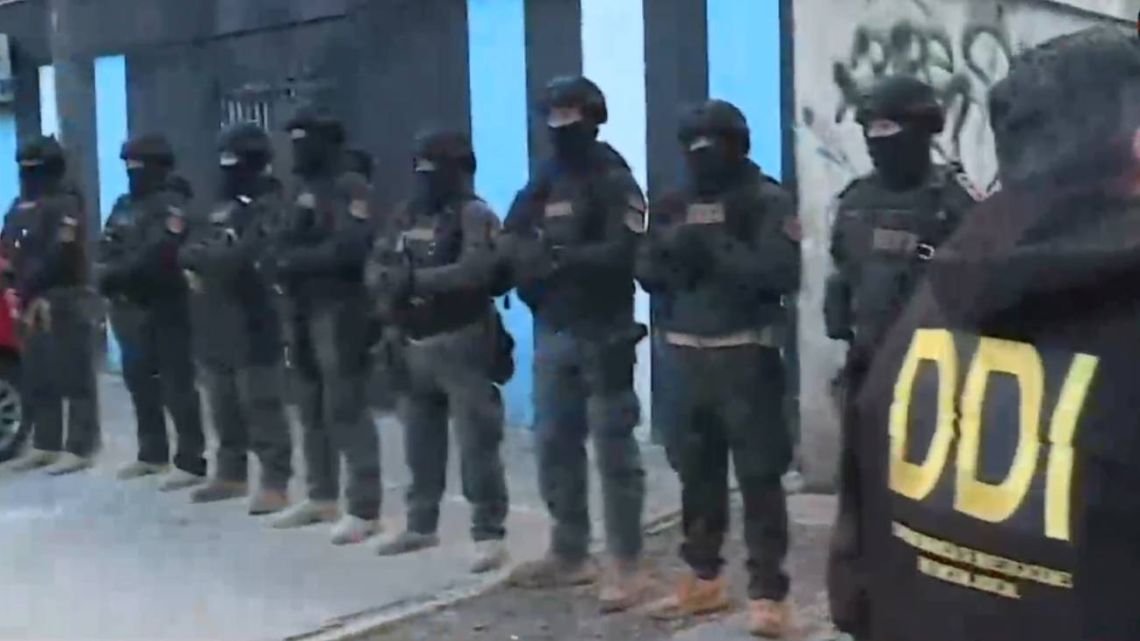En Fuerte Apache, más de 500 efectivos allanaron 14 puntos narco