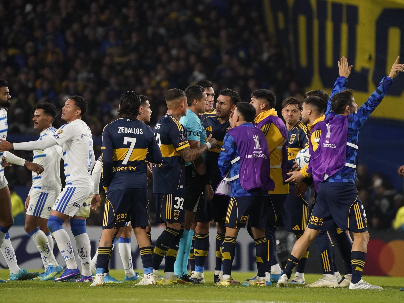 "Es una vergüenza, nos estás boludeando"