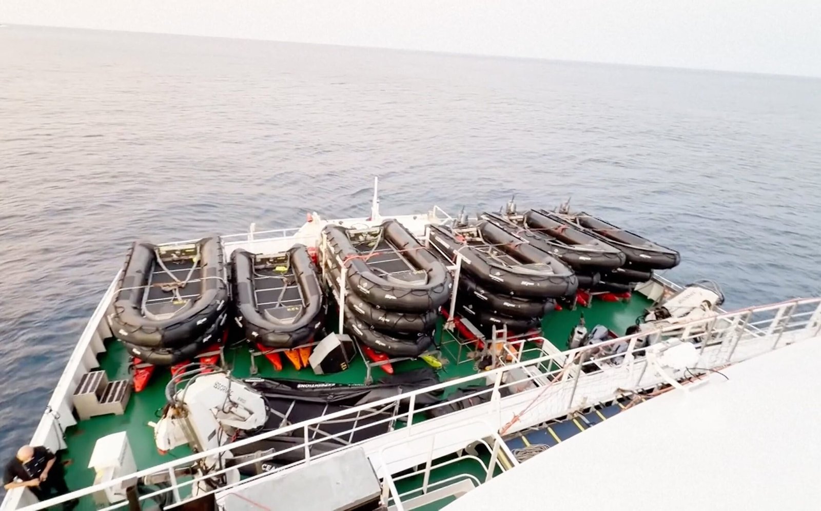 España acepta recibir en Canarias el barco con el brote de hantavirus y al médico en estado grave