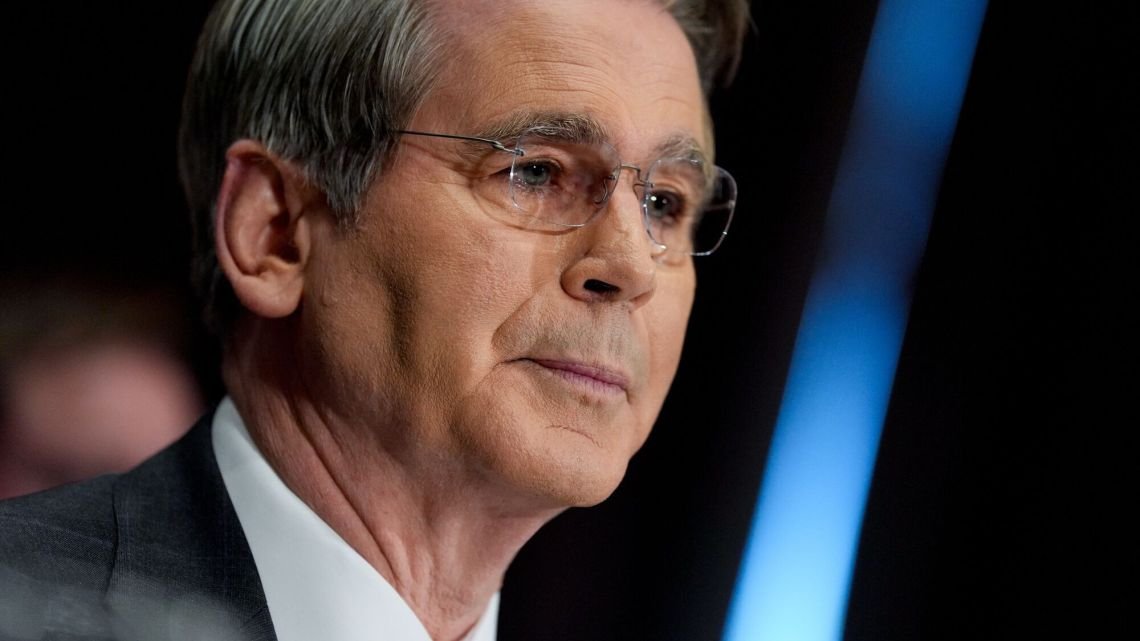 Estados Unidos flexibiliza sanciones y permitirá ventas temporales de petróleo ruso