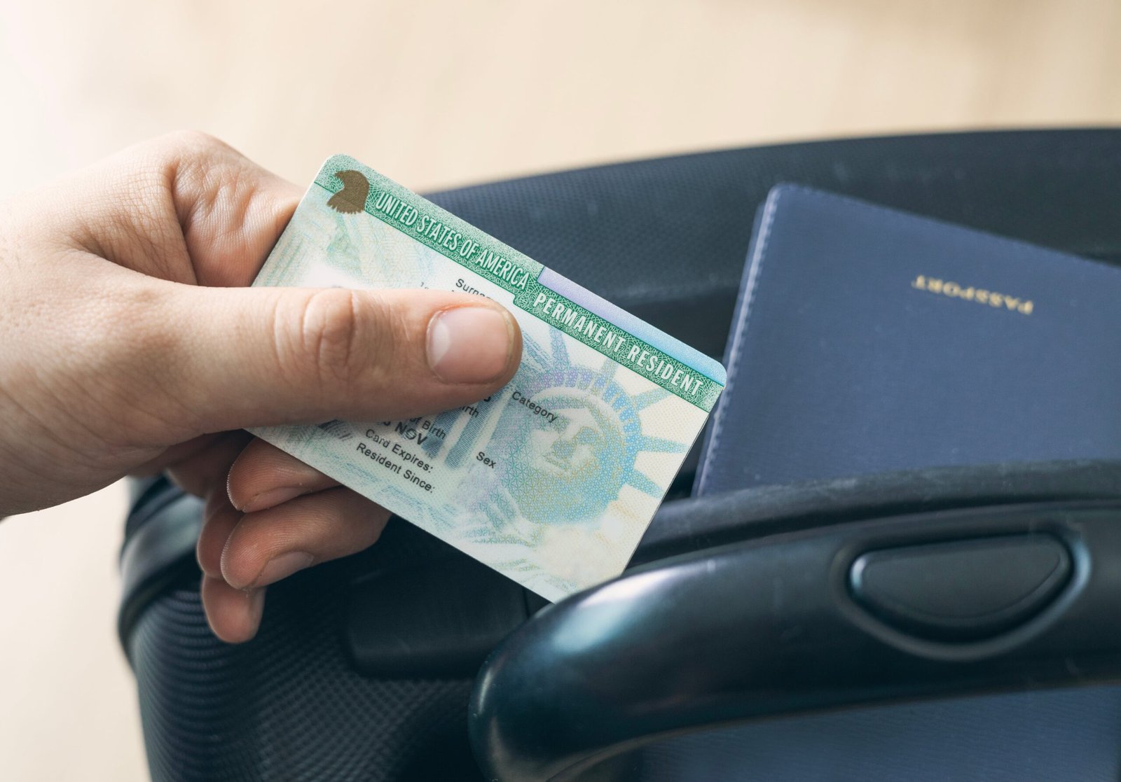 Estados Unidos requerirá que aplicantes de la ‘Green Card’ permanezcan fuera del país durante el trámite