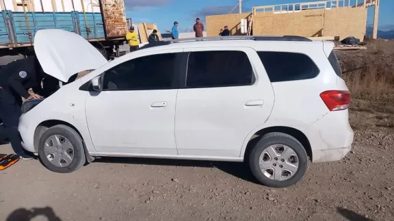 Hallan patentes falsas en un automóvil en Trevelin