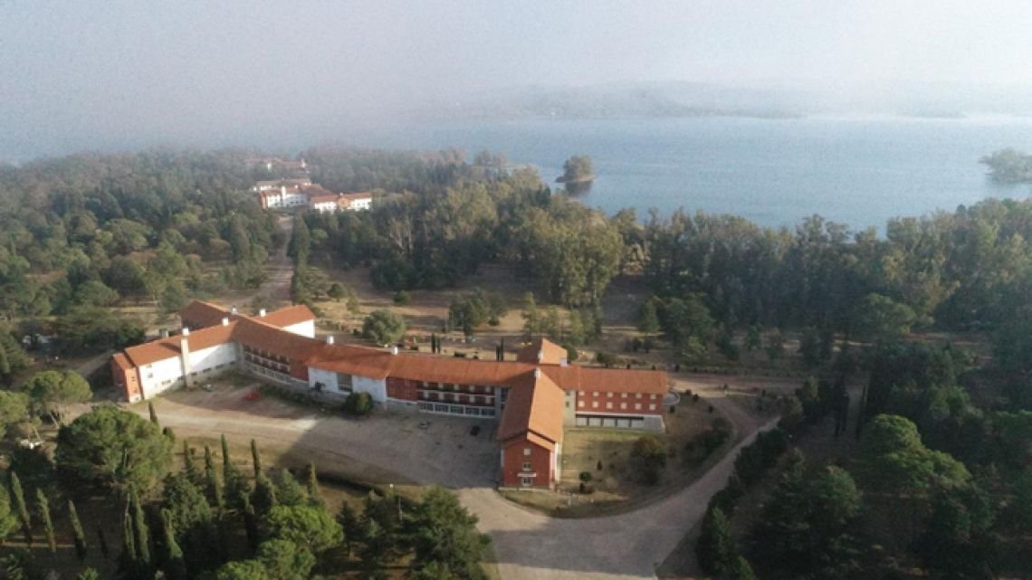 Intendente de Embalse: "No quiero que hagan viviendas sobre la costa porque terminan bañándose o pescando en el patio de una casa"