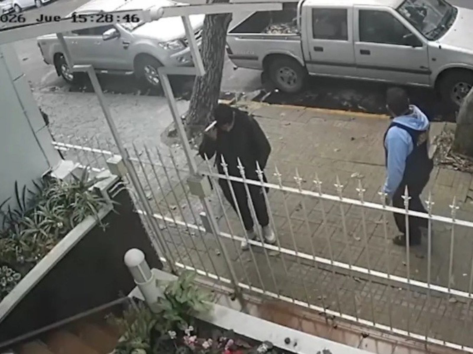 Investigan a falsos policías que intentan entrar en casas a pocos metros de la Gobernación en La Plata