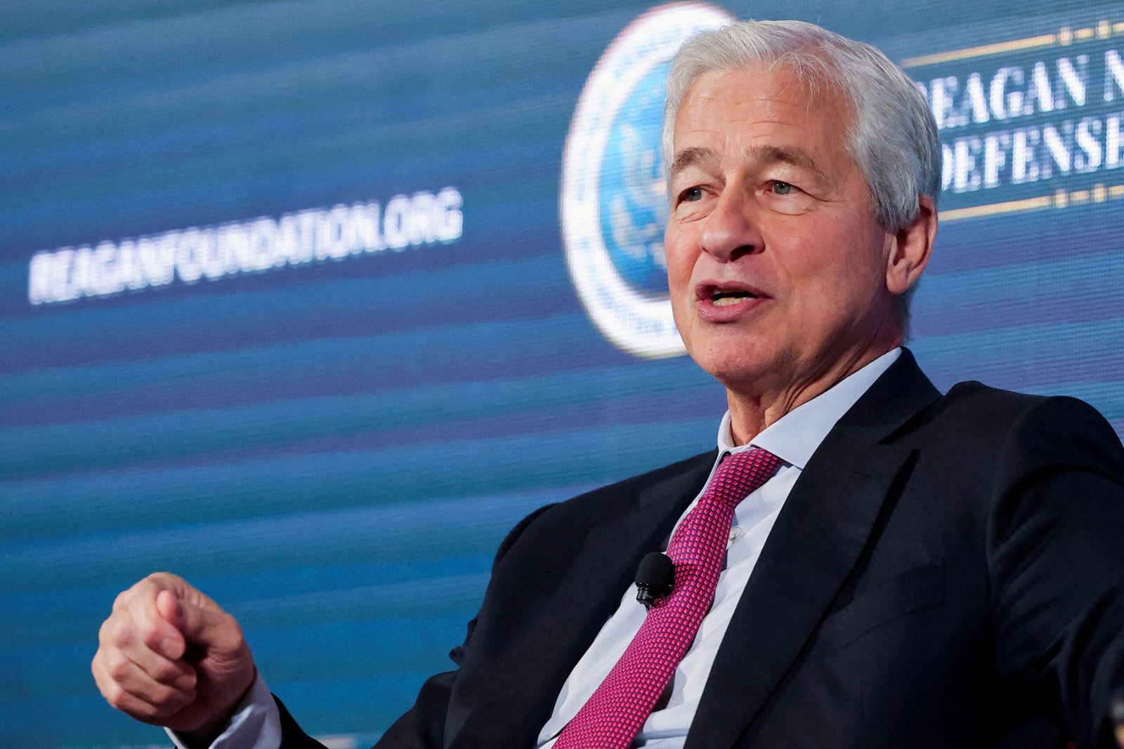 JP Morgan ofreció un millón de dólares a un empleado para evitar que demandara a una compañera por agresión sexual