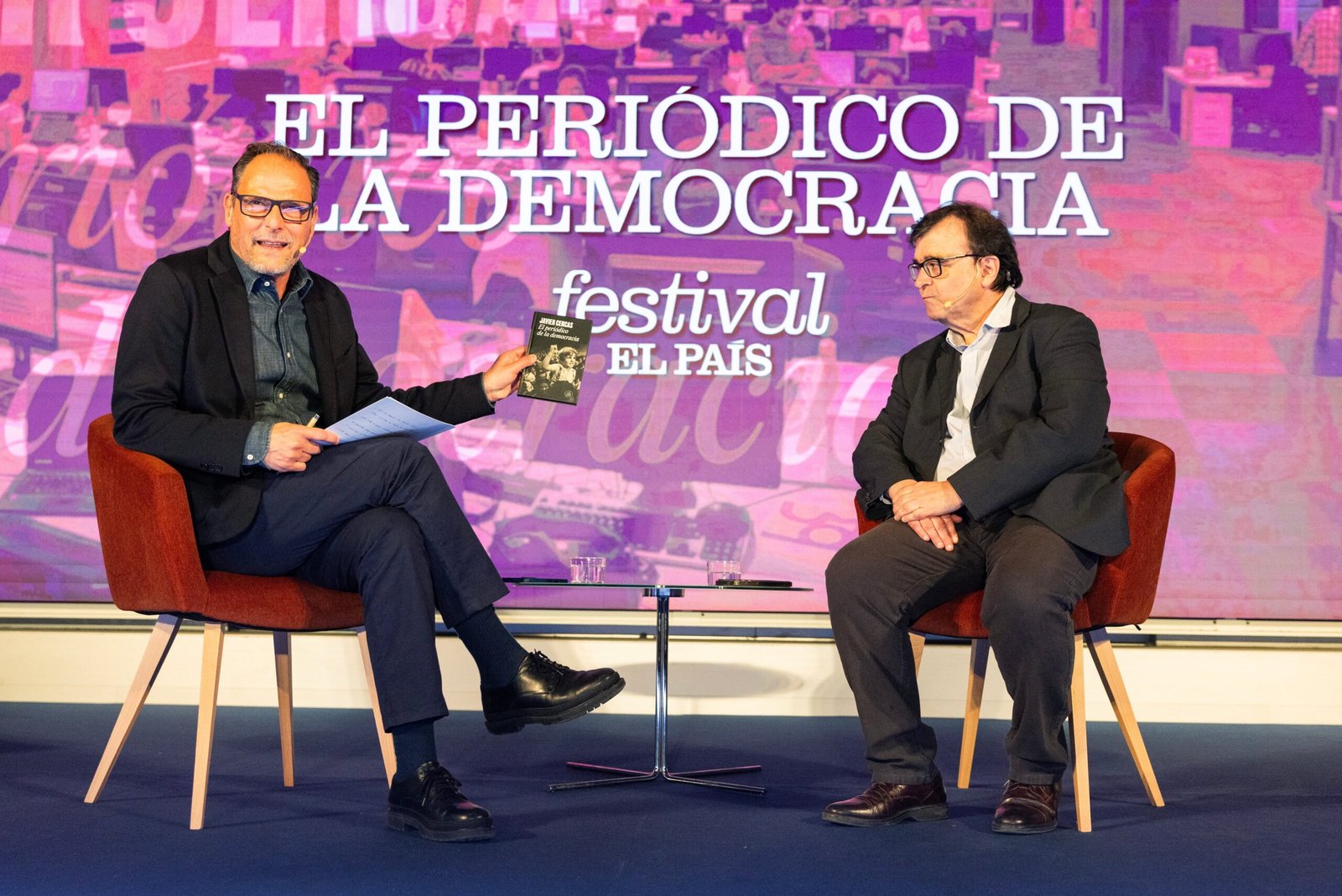 Javier Cercas y Jan Martínez Ahrens, durante la conversación de este domingo en el Festival El País.