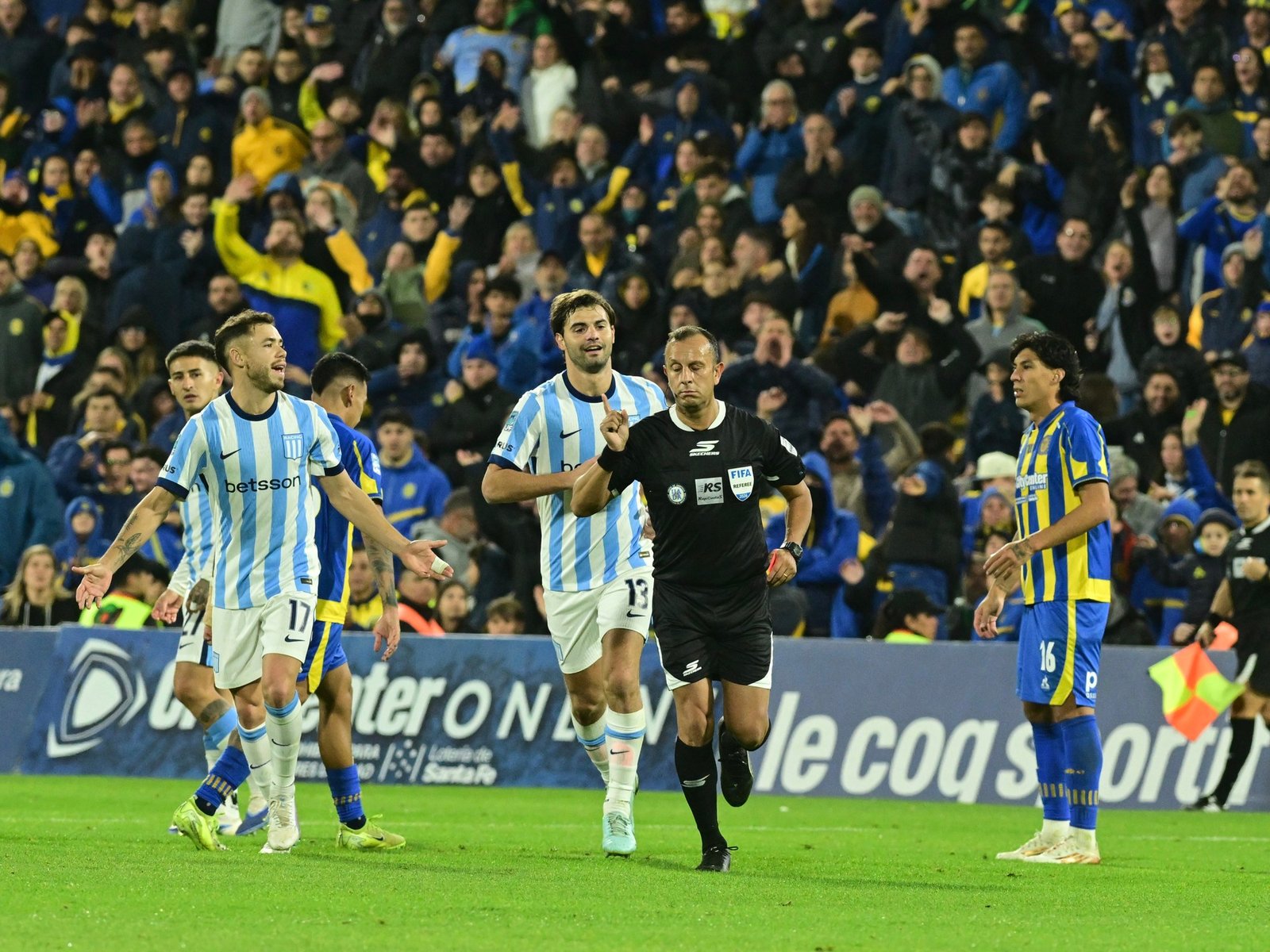 La ayuda a Rosario Central hizo estallar el debate sobre la manipulación que hace la AFA con los arbitrajes