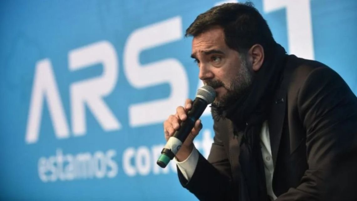 La demora de “Infobae” y el vínculo de Leal con Scatturice y con Santiago Caputo