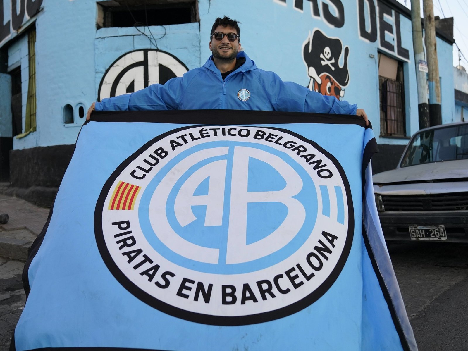 La historia viral de los nueve hinchas de Belgrano que llegaron desde Barcelona para ver la final con River