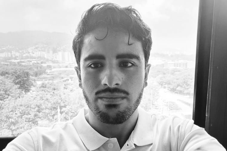 Las autoridades rescatan el cuerpo sin vida del periodista Mateo Pérez Rueda, asesinado en Antioquia