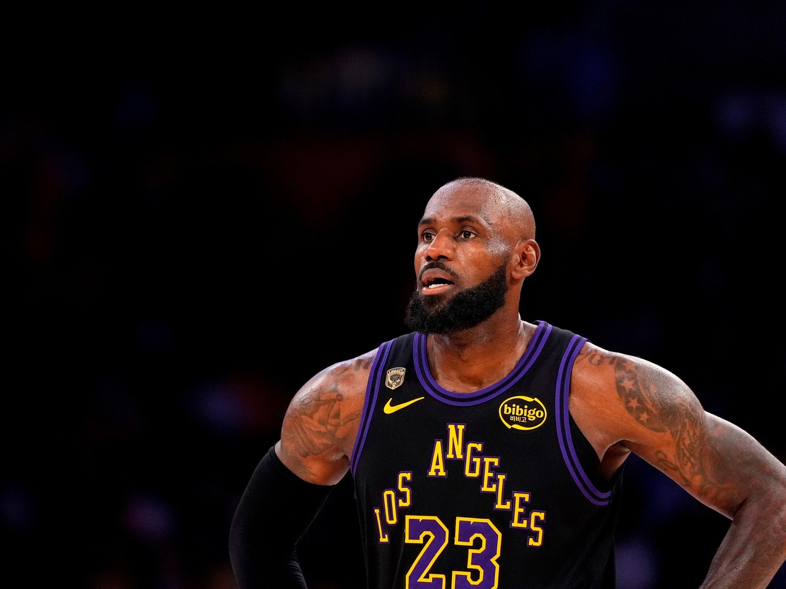 LeBron James y una frase que encendió las alarmas tras la eliminación de los Lakers: "No sé qué me depara el futuro" :: Olé