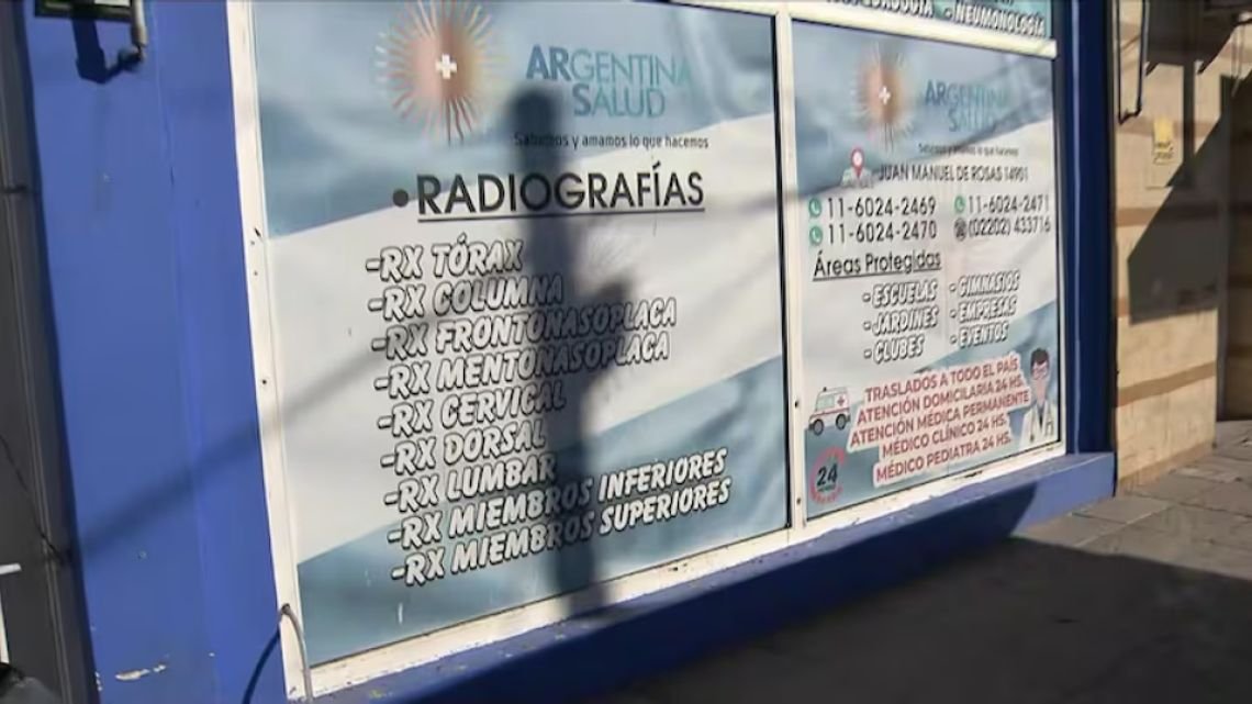 Más de 30 escuelas denunciaron haber contratado servicios de la clínica trucha "Argentina Salud"