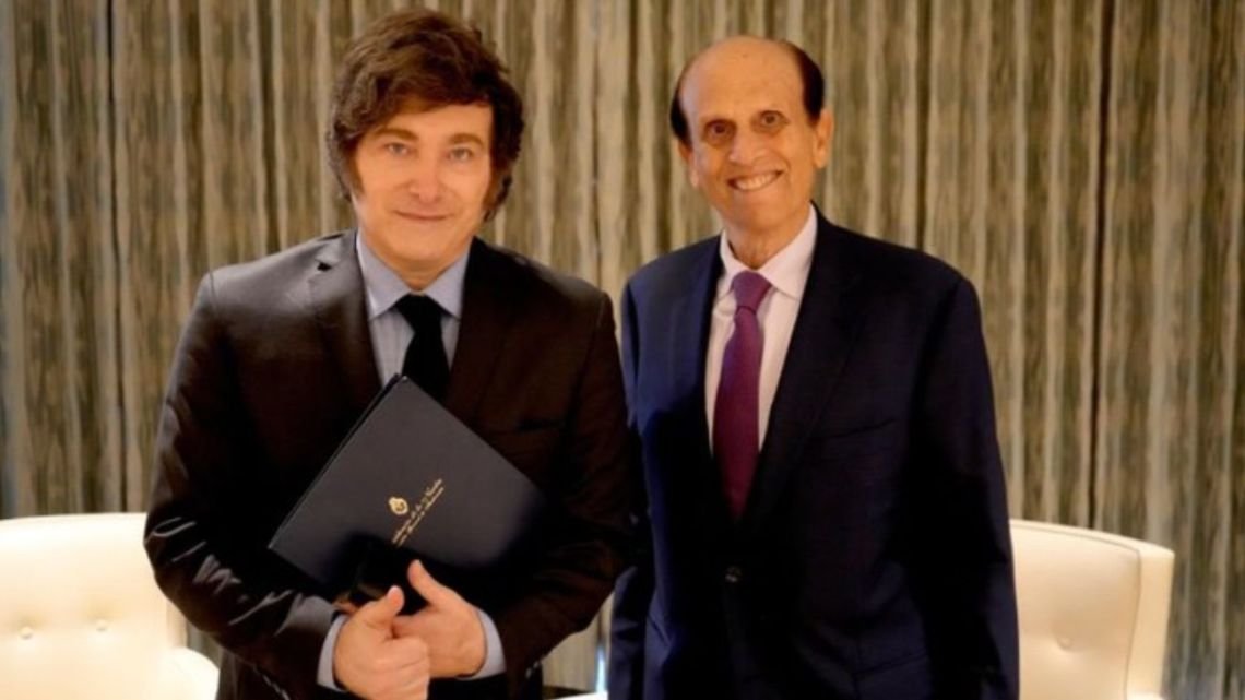 Milei viaja el martes a Los Ángeles para reunirse con Michael Milken, el rey de los "bonos basura"