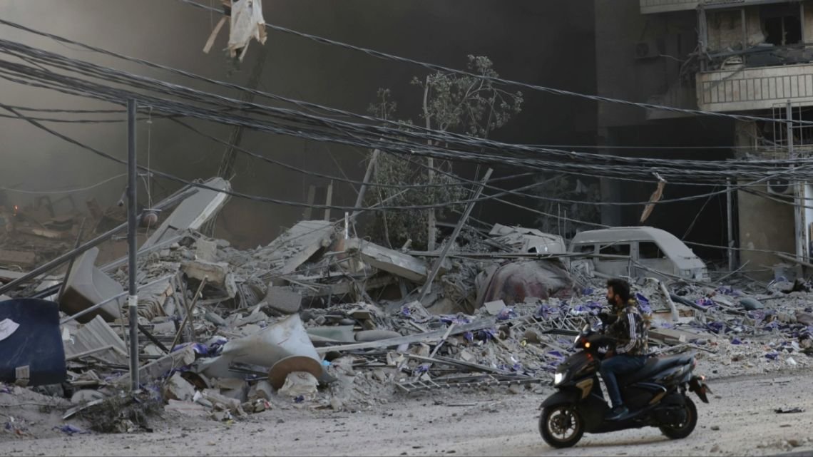 Nuevos bombardeos en el sur de Líbano dejan al menos 15 muertos en medio del alto el fuego