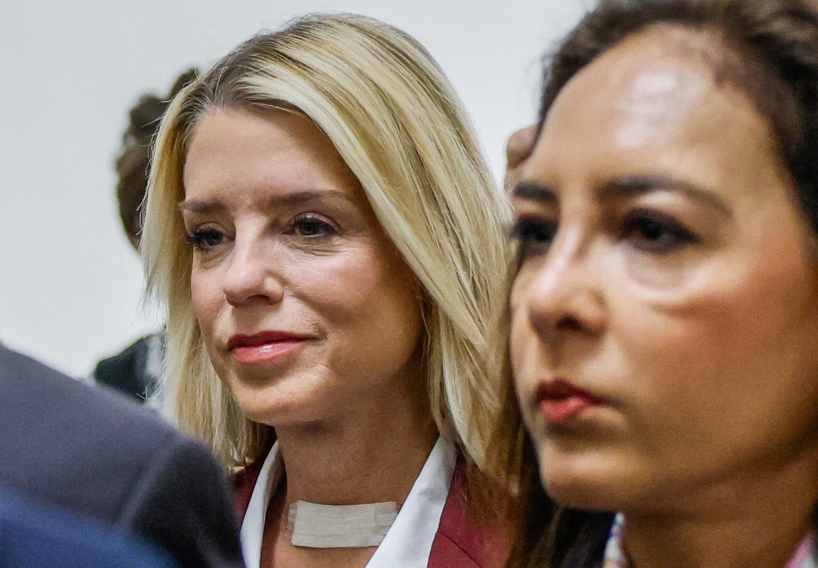 Pam Bondi admite “errores de redacción” en la desclasificación de los archivos de Epstein