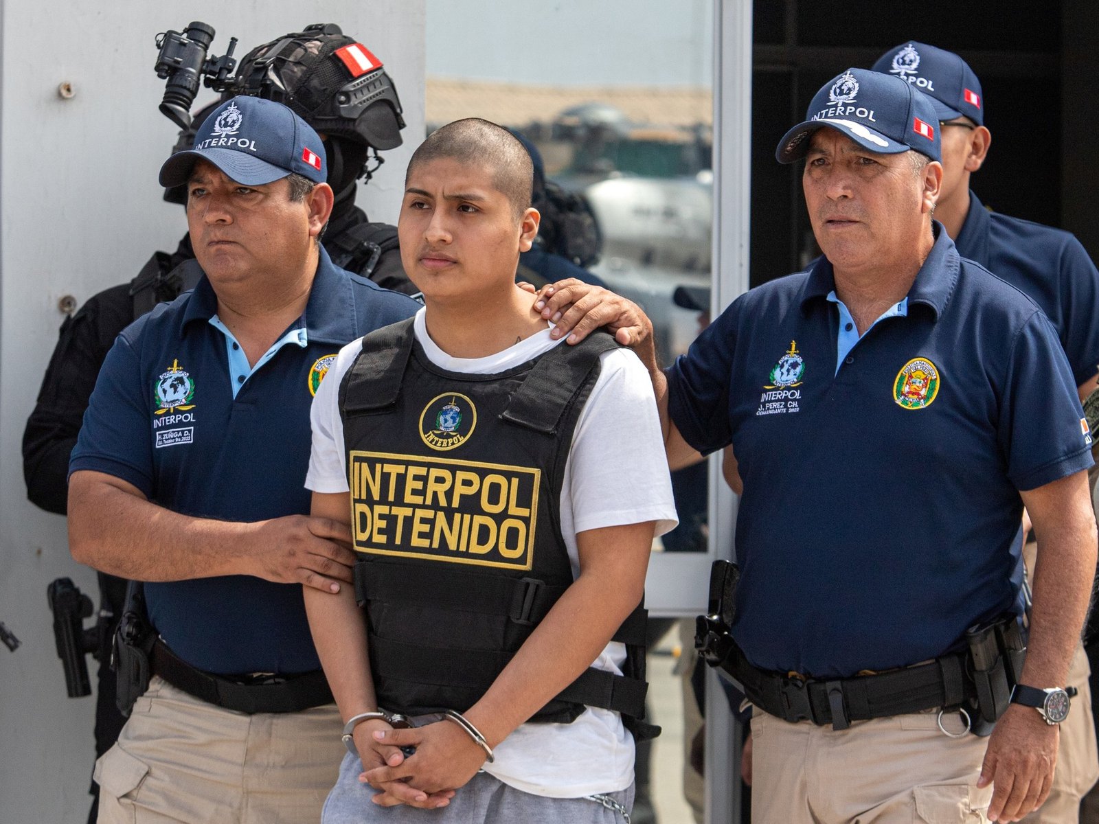 Pequeño J llegó a la Argentina en un avión de la Fuerza Aérea y lo llevan a Marcos Paz en medio de un fuerte operativo: mañana lo indagan