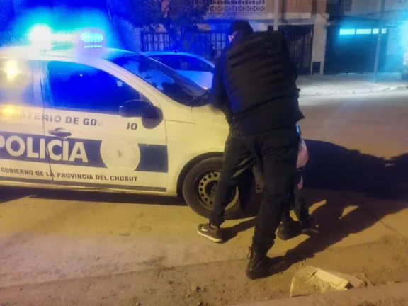 Quiso robar herramientas de un domicilio y fue atrapado por el damnificado y un vecino