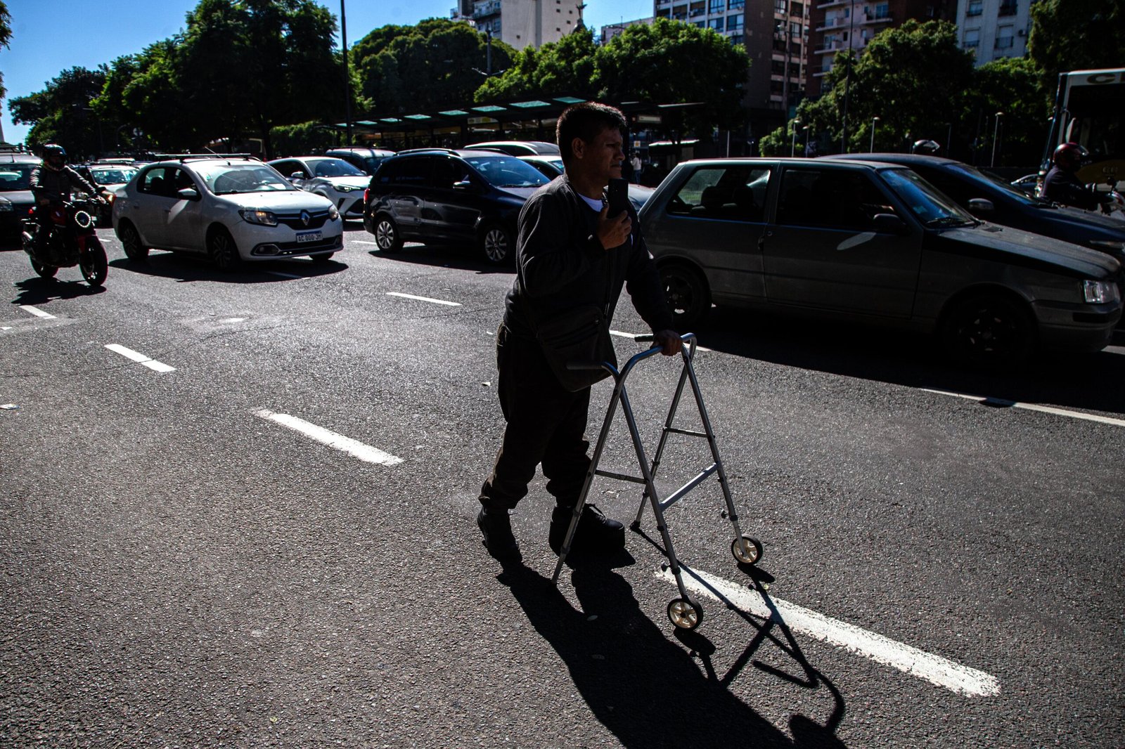Revelan sobreprecios de hasta el 4.000% en las compras estatales de insumos para discapacitados en Argentina