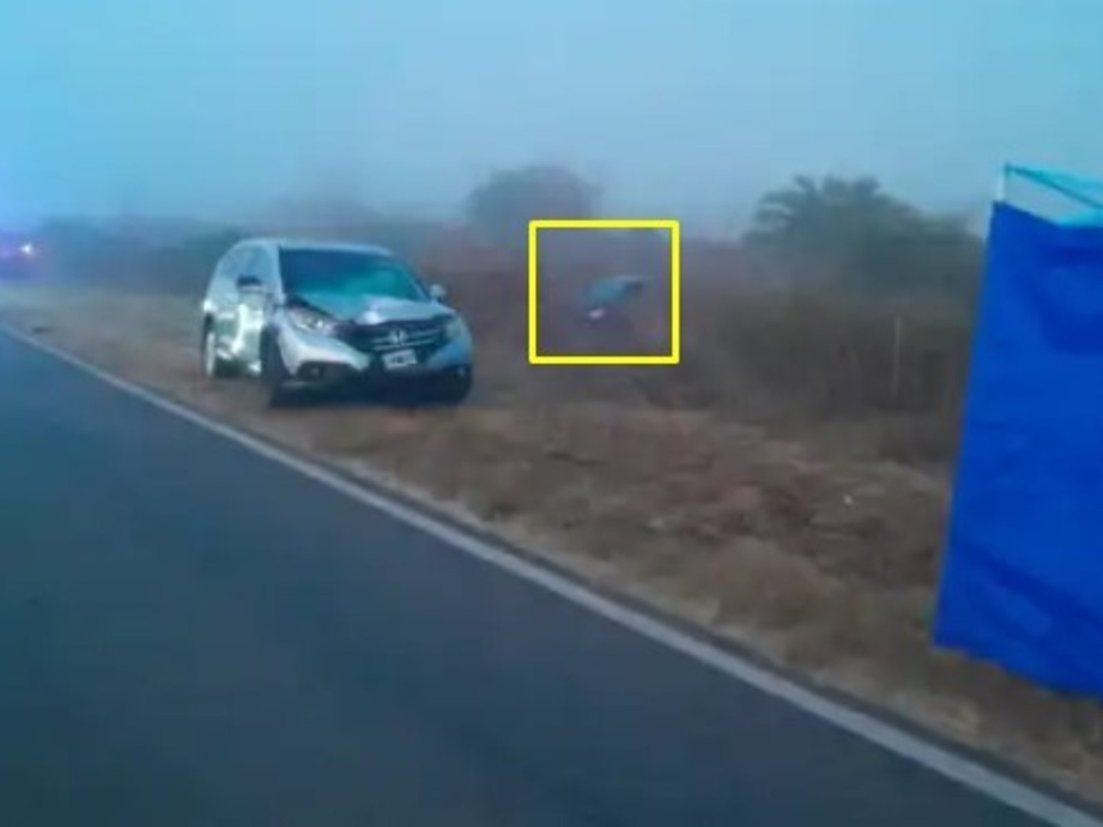 Se despistó en la ruta por la niebla, intentó pedir ayuda y murió atropellado por una camioneta