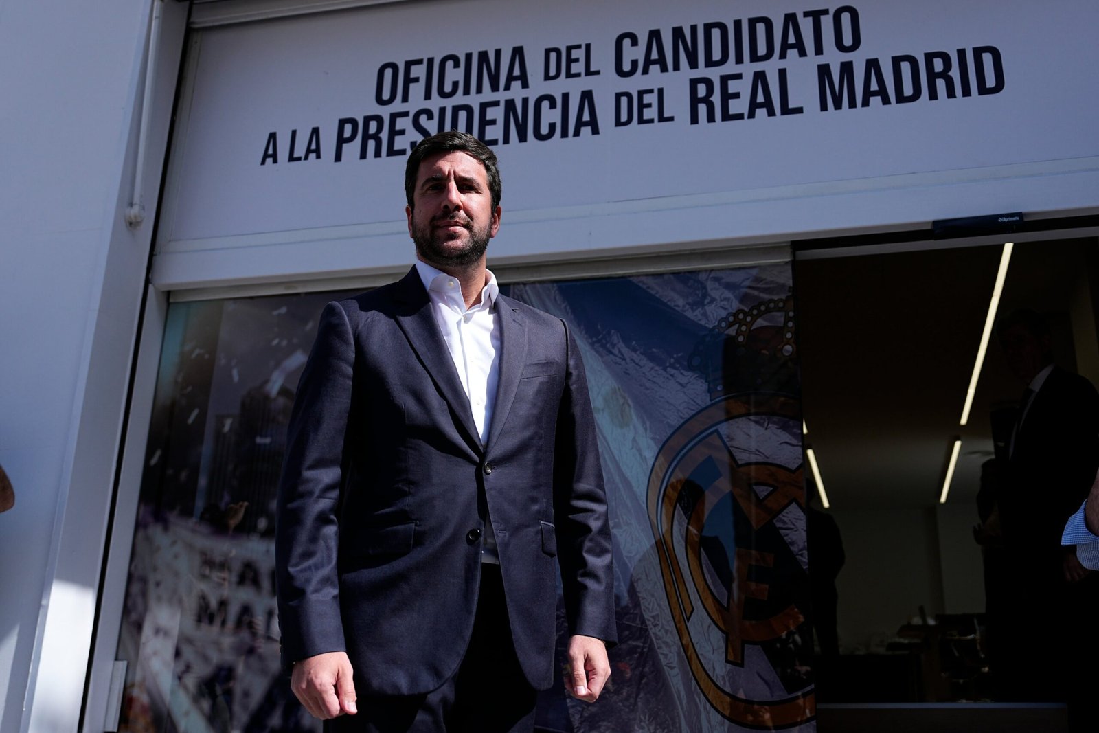 Sin promesas aún de fichajes, Enrique Riquelme ataca el trato al socio de Florentino Pérez: “Tras 1.700 millones en el estadio, tienes asientos más pequeños”
