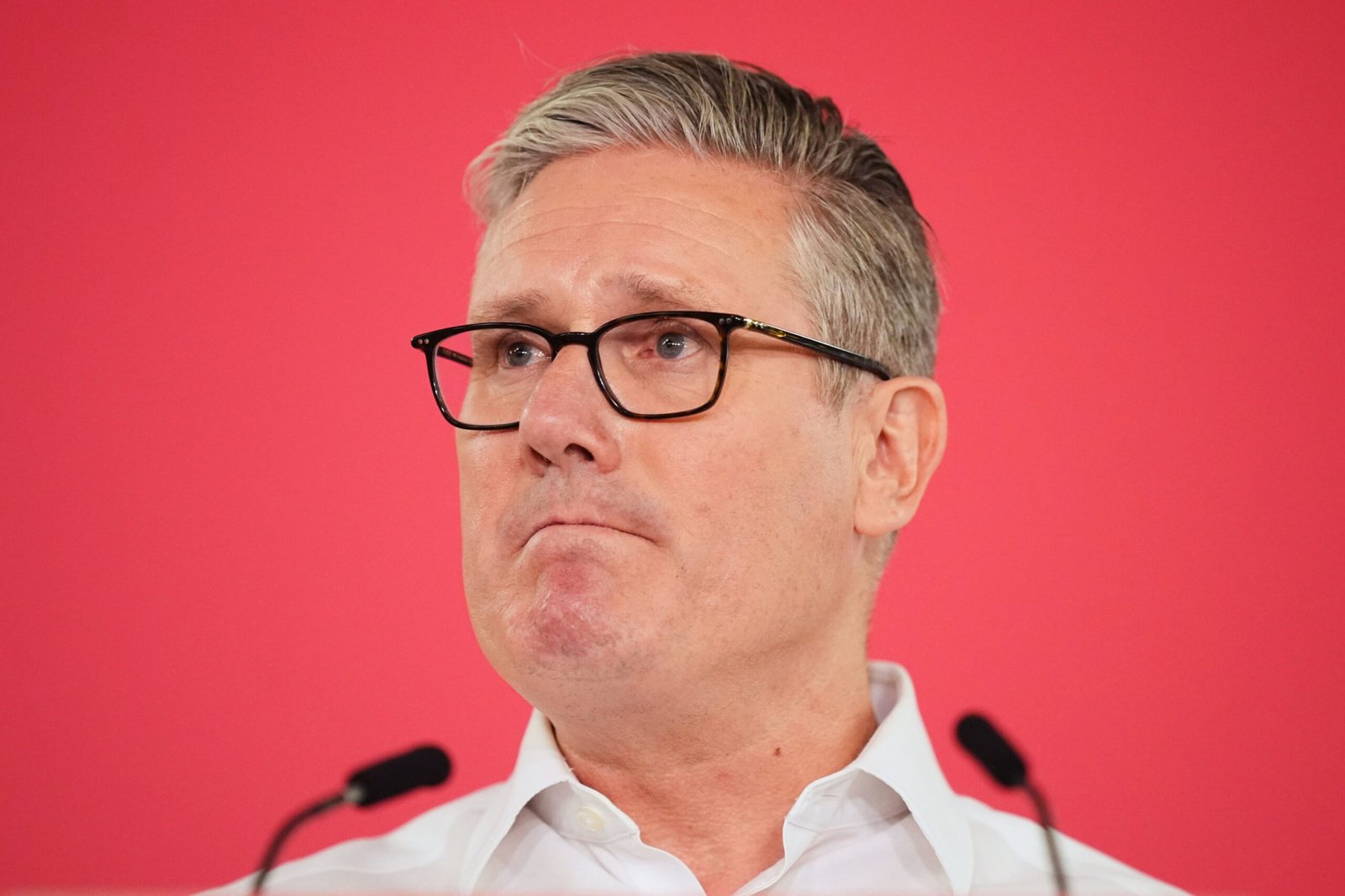 Starmer se aferra a la promesa de un mayor acercamiento a la UE para frenar la rebelión laborista que pide su dimisión