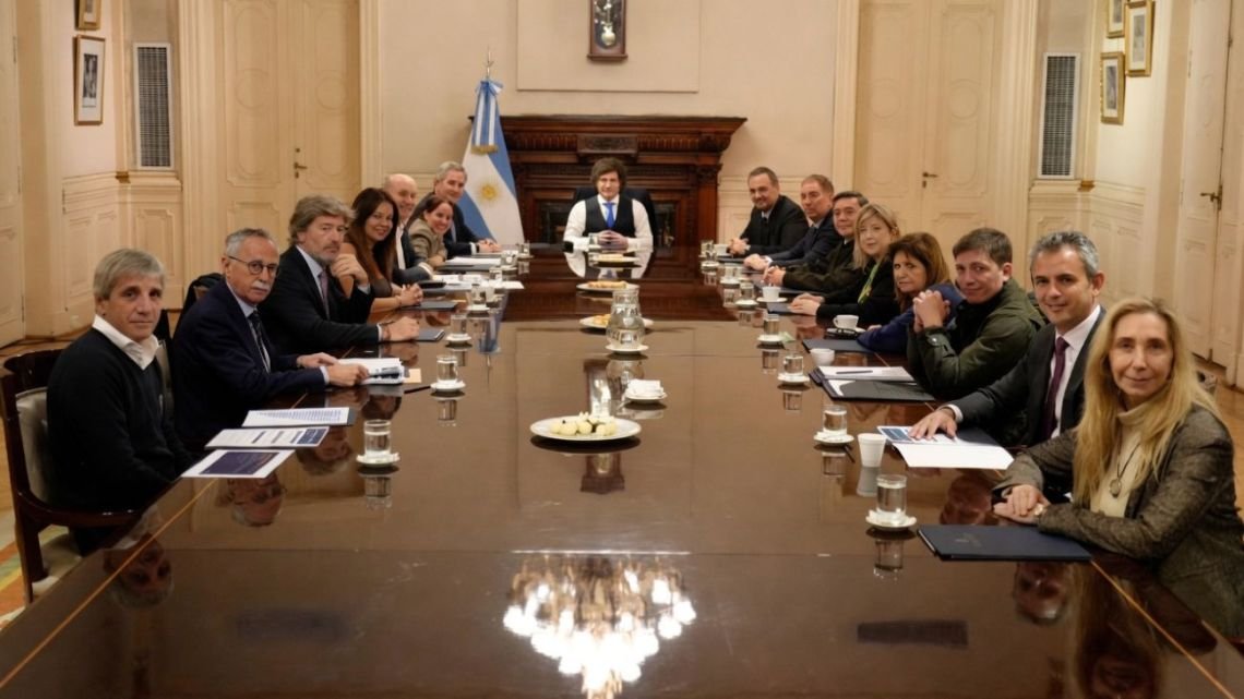 Tras el Tedeum, Javier Milei reúne a su gabinete para intentar calmar la interna libertaria