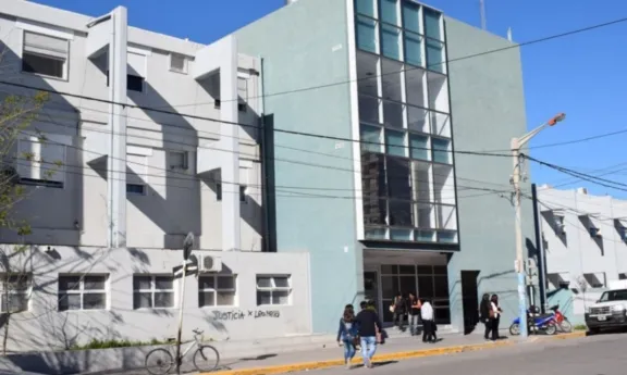 Trelew: investigan cómo un bebé llegó inconsciente y con golpes en la cabeza al hospital