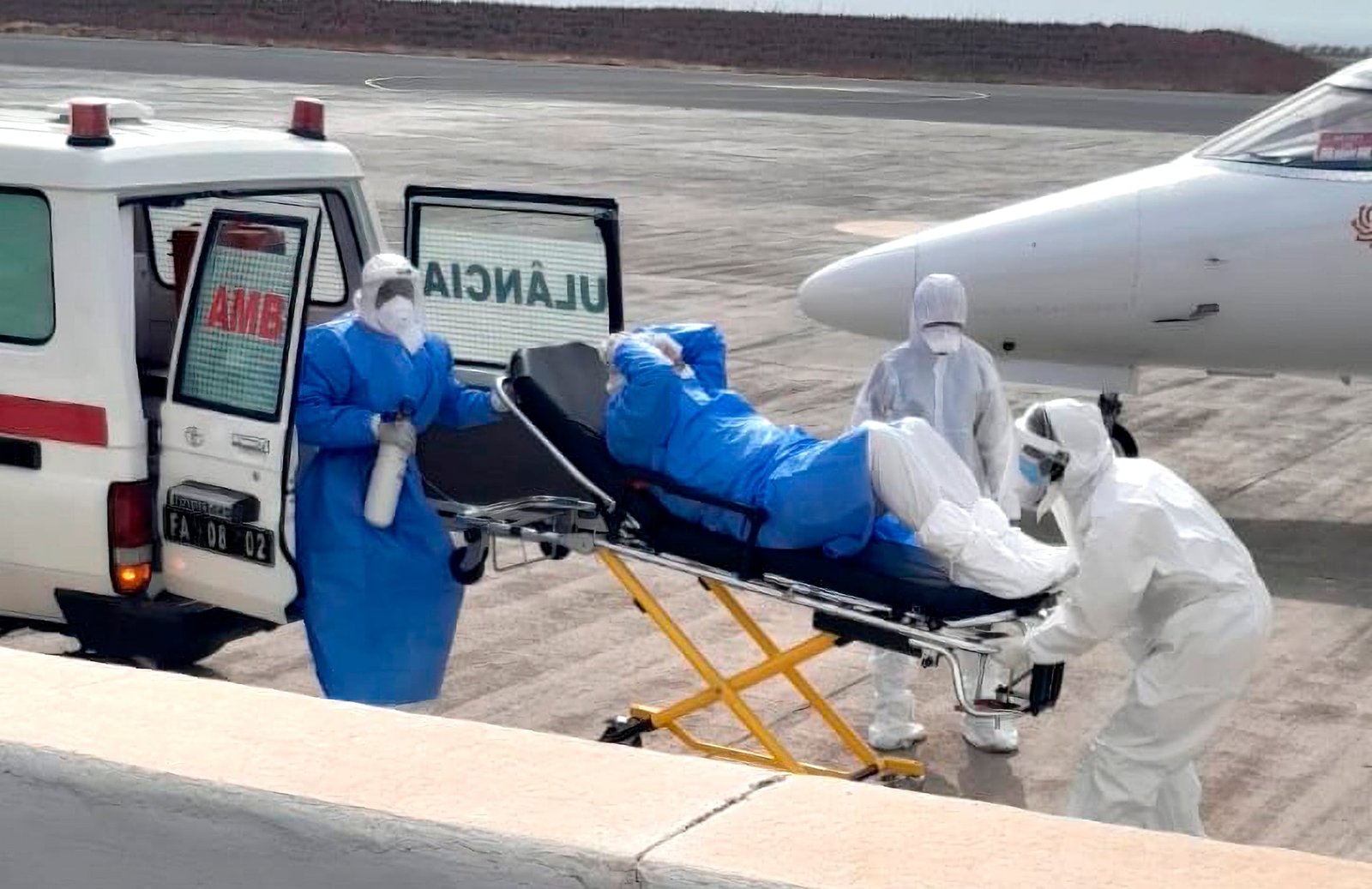 Última hora del brote de hantavirus, en directo | Los 14 españoles que viajan en el barco del brote de hantavirus serán examinados en Canarias y trasladados en avión a Madrid
