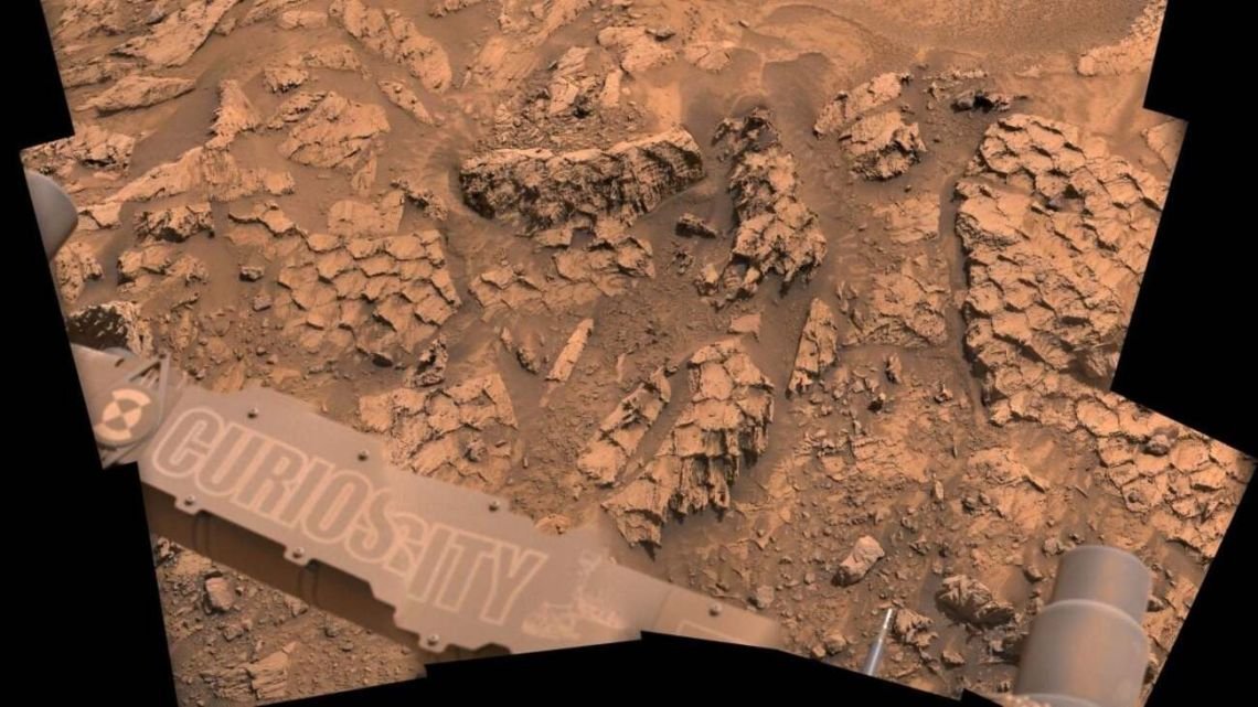 Un "dragón" en Marte: Curiosity halló numerosas rocas con forma de escamas