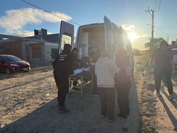 Un hombre de 64 años resultó herido tras caer del techo de su vivienda en Kilómetro 8