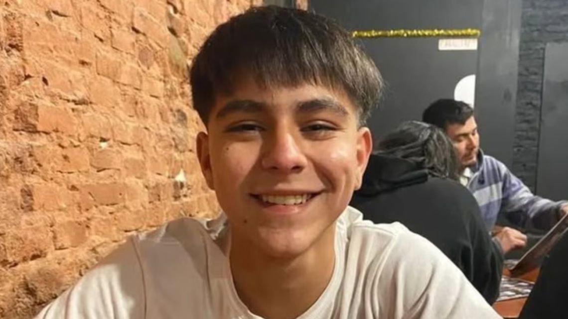 Vendía pollos para reencontrarse con su mamá, quién era el adolescente asesinado en Santa Fe
