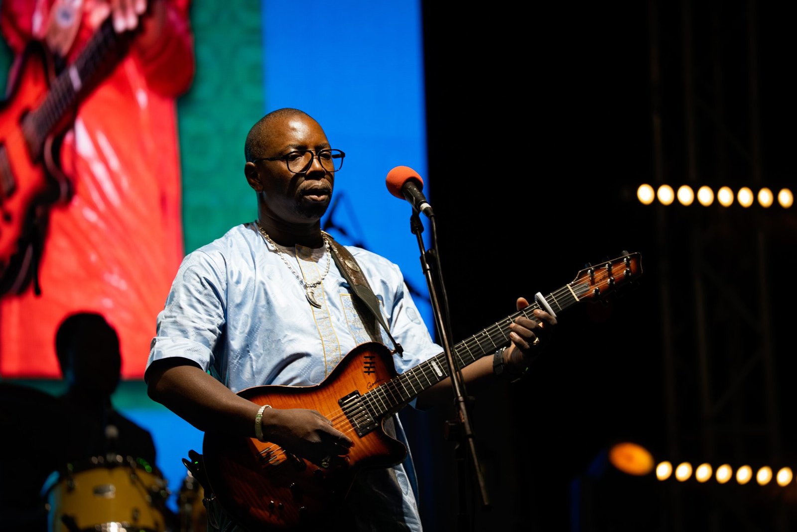 El músico Vieux Farka Touré durante una presentación en el último Festival Zamane en el oasis de M’hamid El Ghizlane.