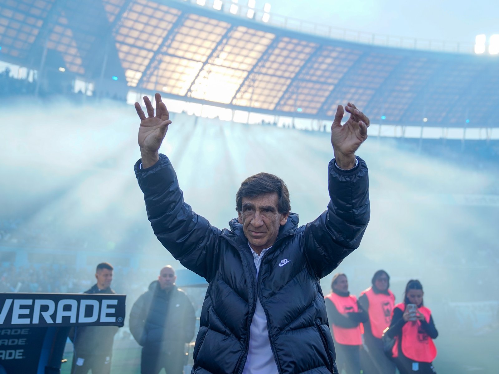 algo se rompió entre los hinchas y los jugadores, mientras Costas apela a recuperar su identidad