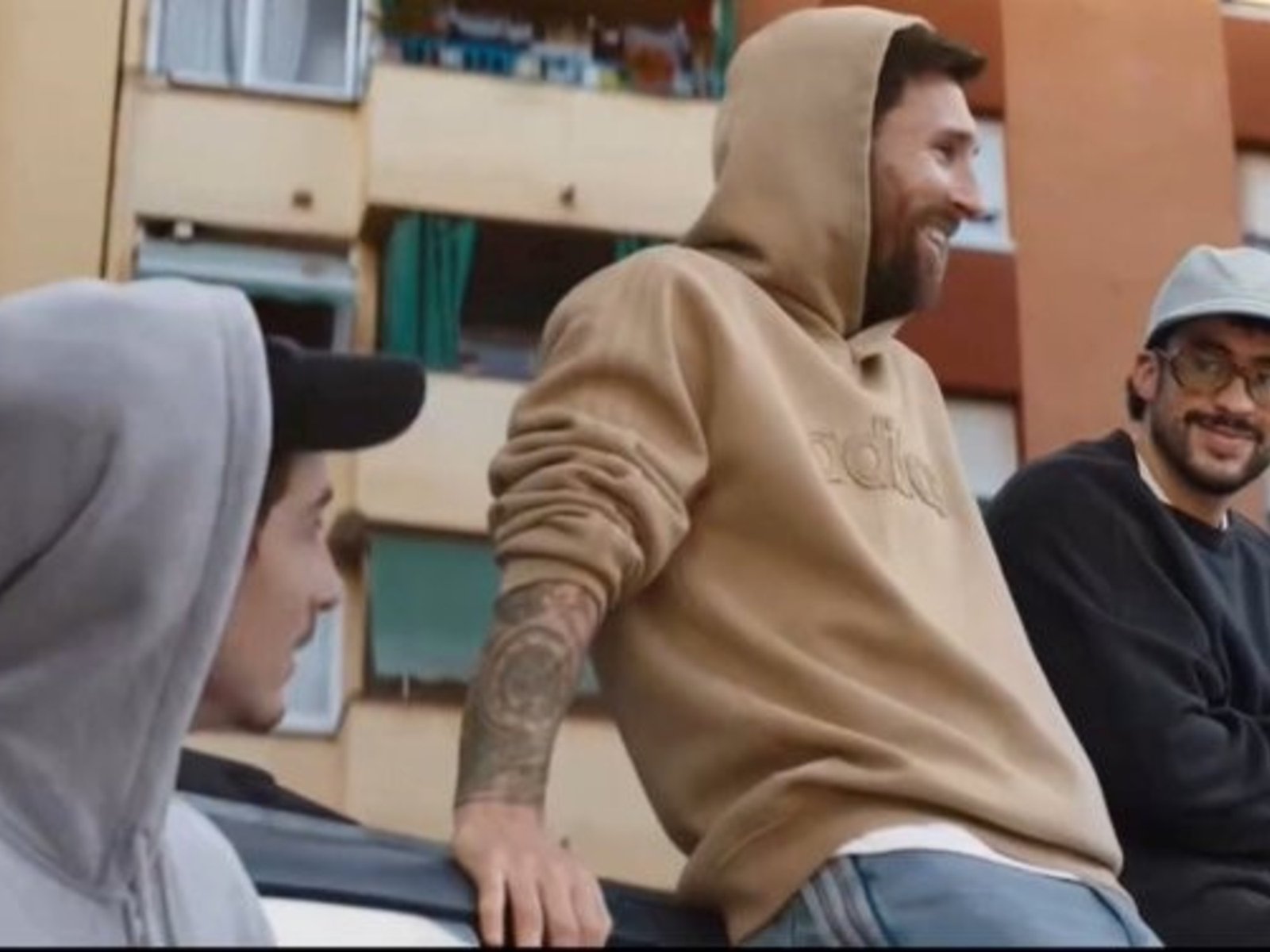 cinco minutos con la nueva estrella de Hollywood, Bad Bunny y Lamine Yamal