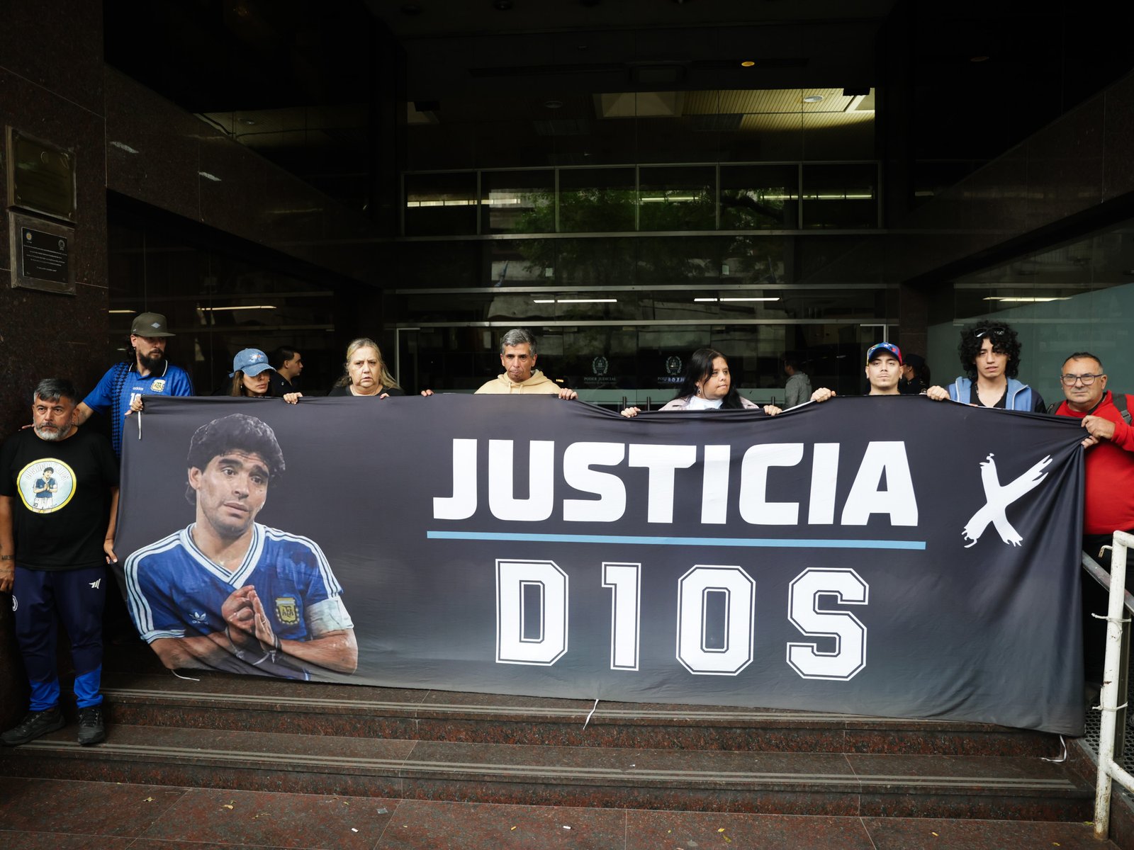 con el "fantasma de Makintach" de fondo, la audiencia giró en torno al corazón del "Diez"