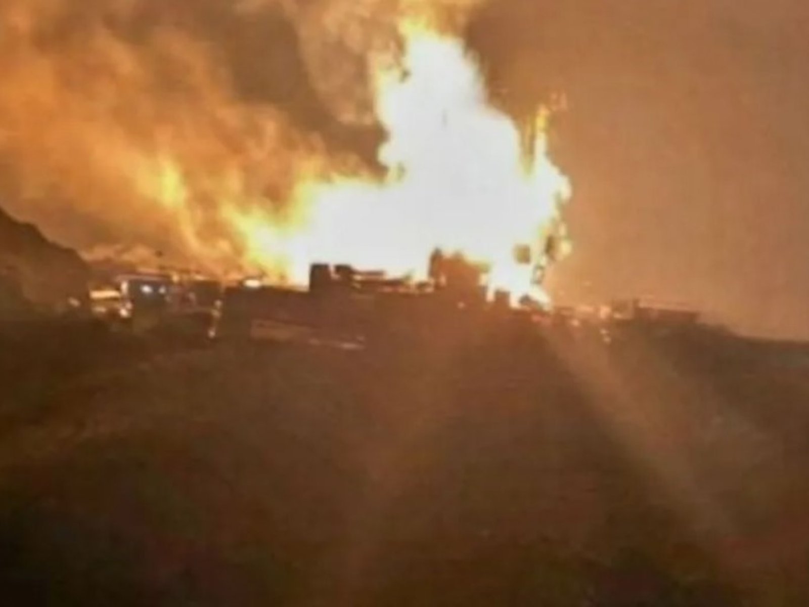 explotó un camión cisterna y murieron dos trabajadores petroleros