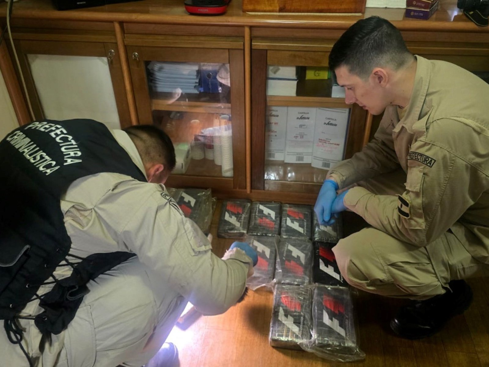 incautaron 16 kilos de droga en un barco italiano que arribó a Zárate
