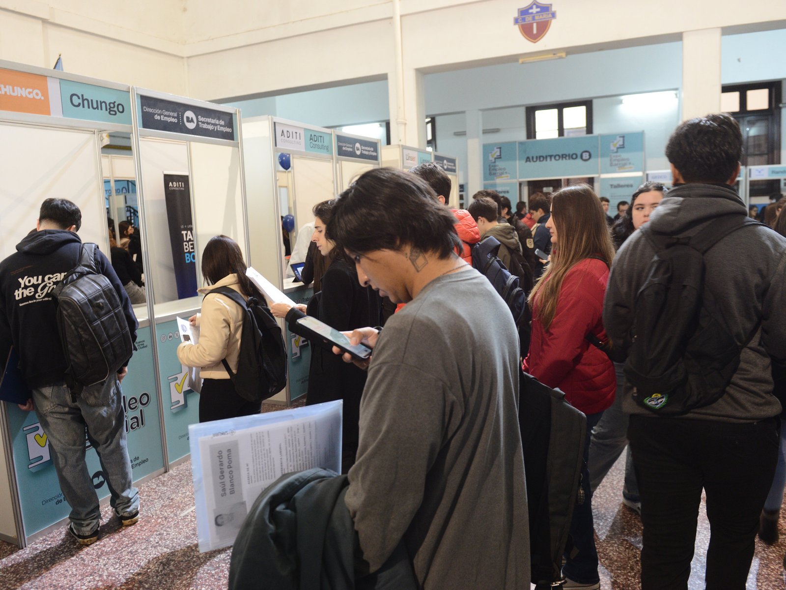 la feria que reunió a miles de jóvenes con la misma urgencia de conseguir trabajo