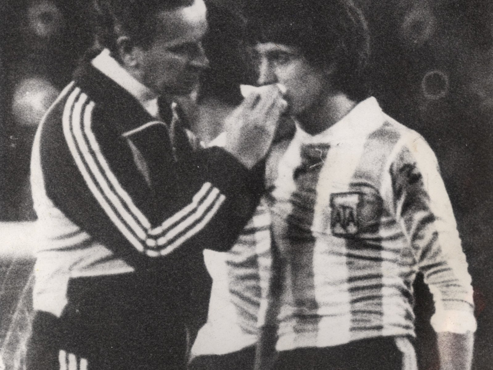 la noche en que la Bombonera se dividió entre Alonso y Valencia antes del Mundial