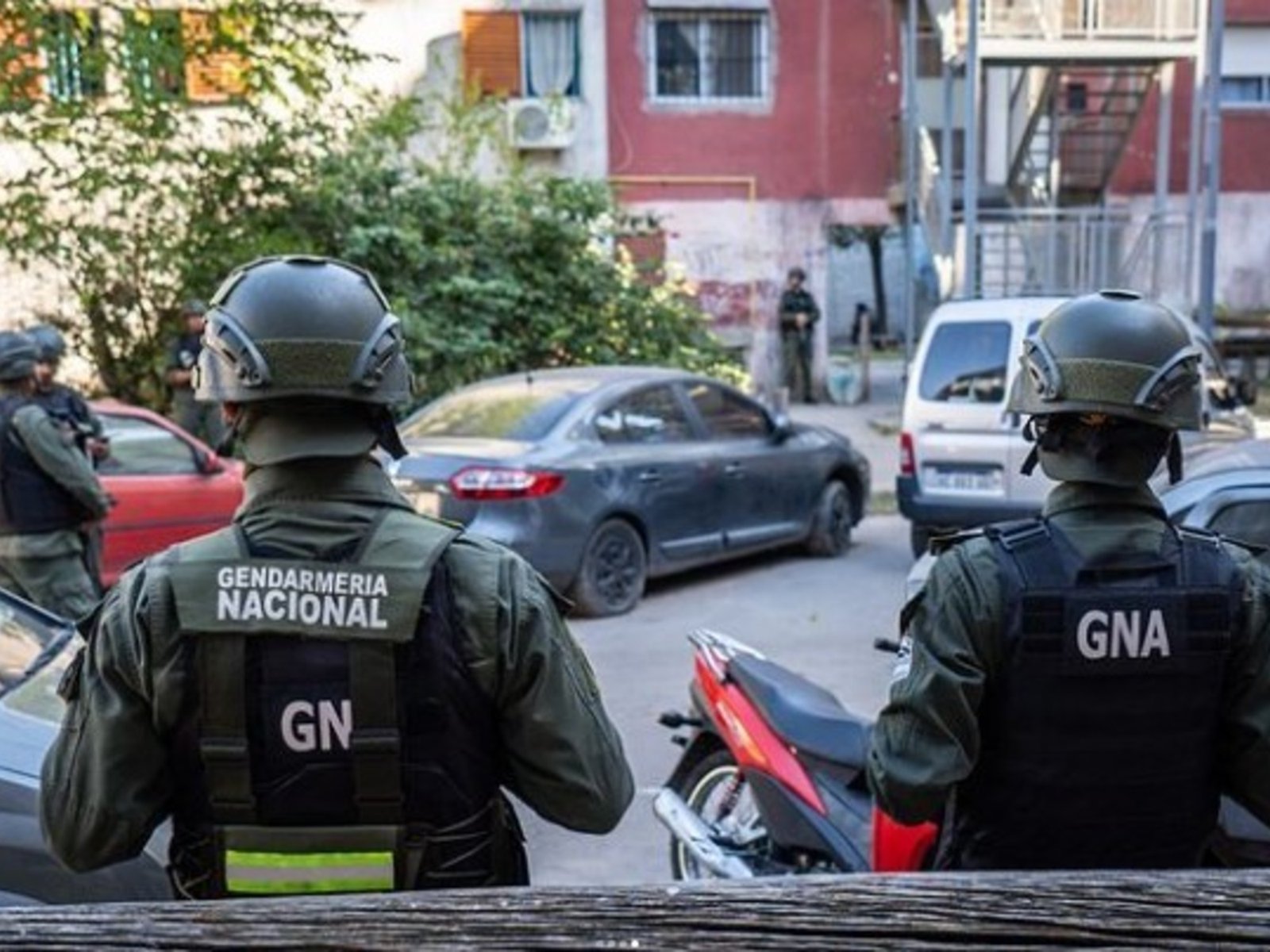 megaoperativo antinarco para desarmar dos bandas tras una balacera que dejó un vecino herido