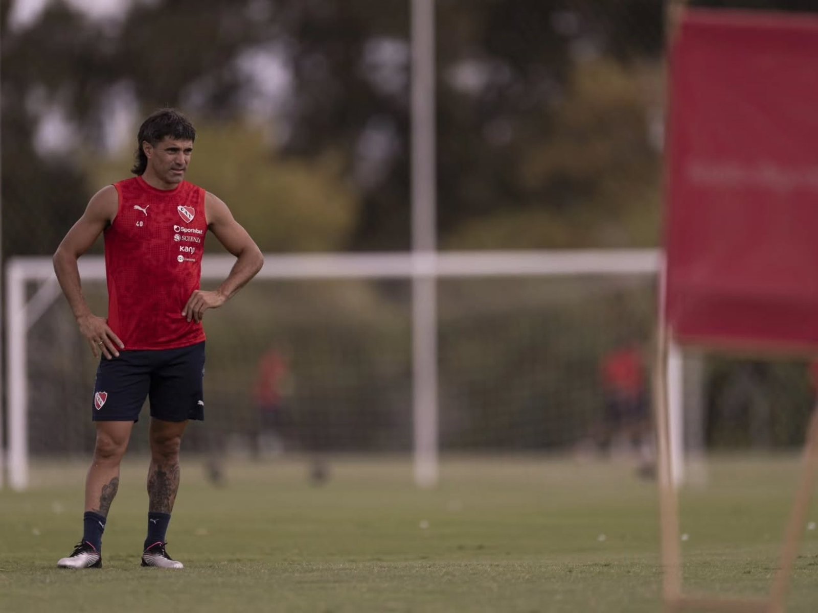 qué había dicho el comentarista que provocó la reacción del futbolista
