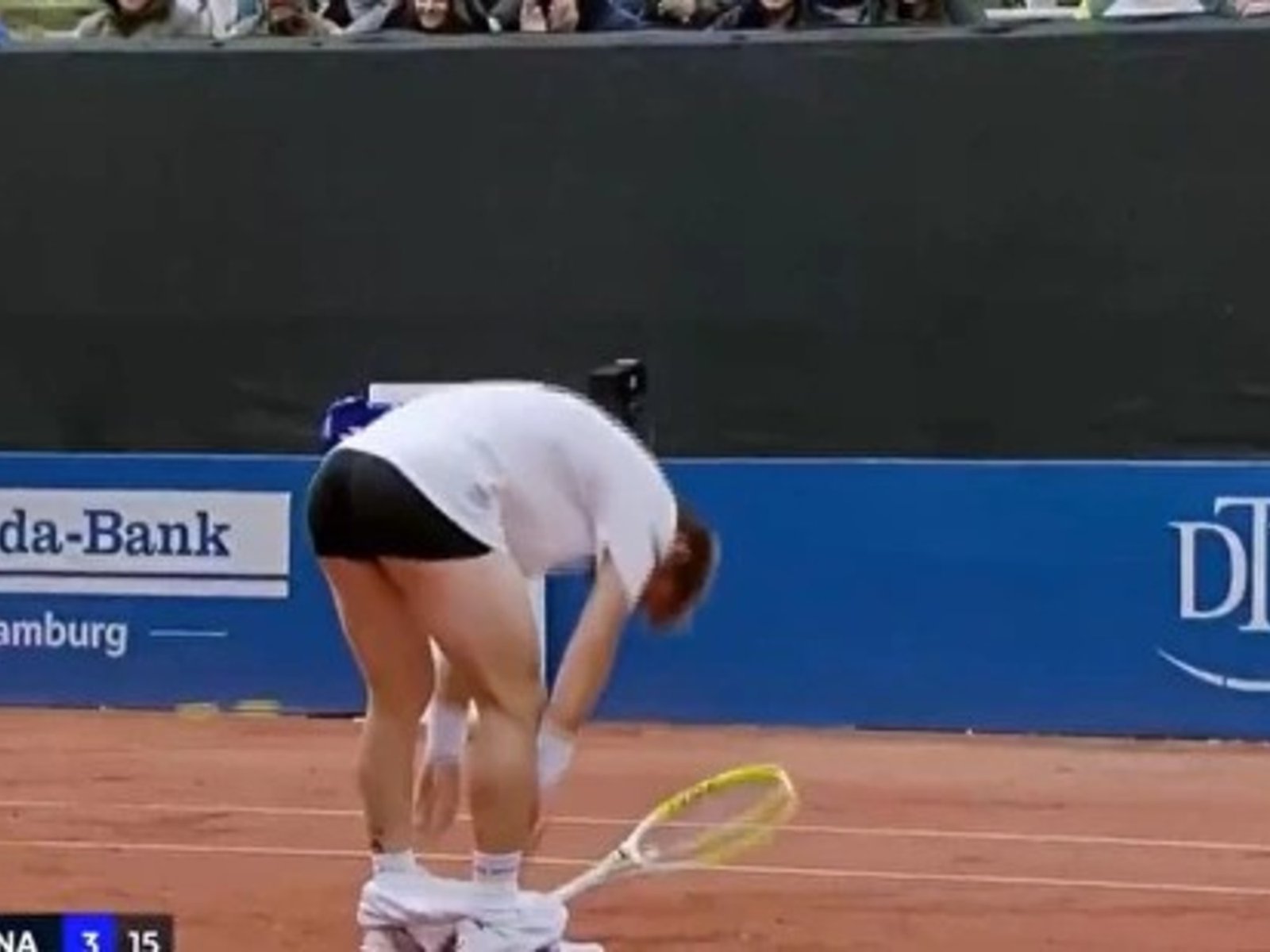 se bajó los pantalones en pleno partido