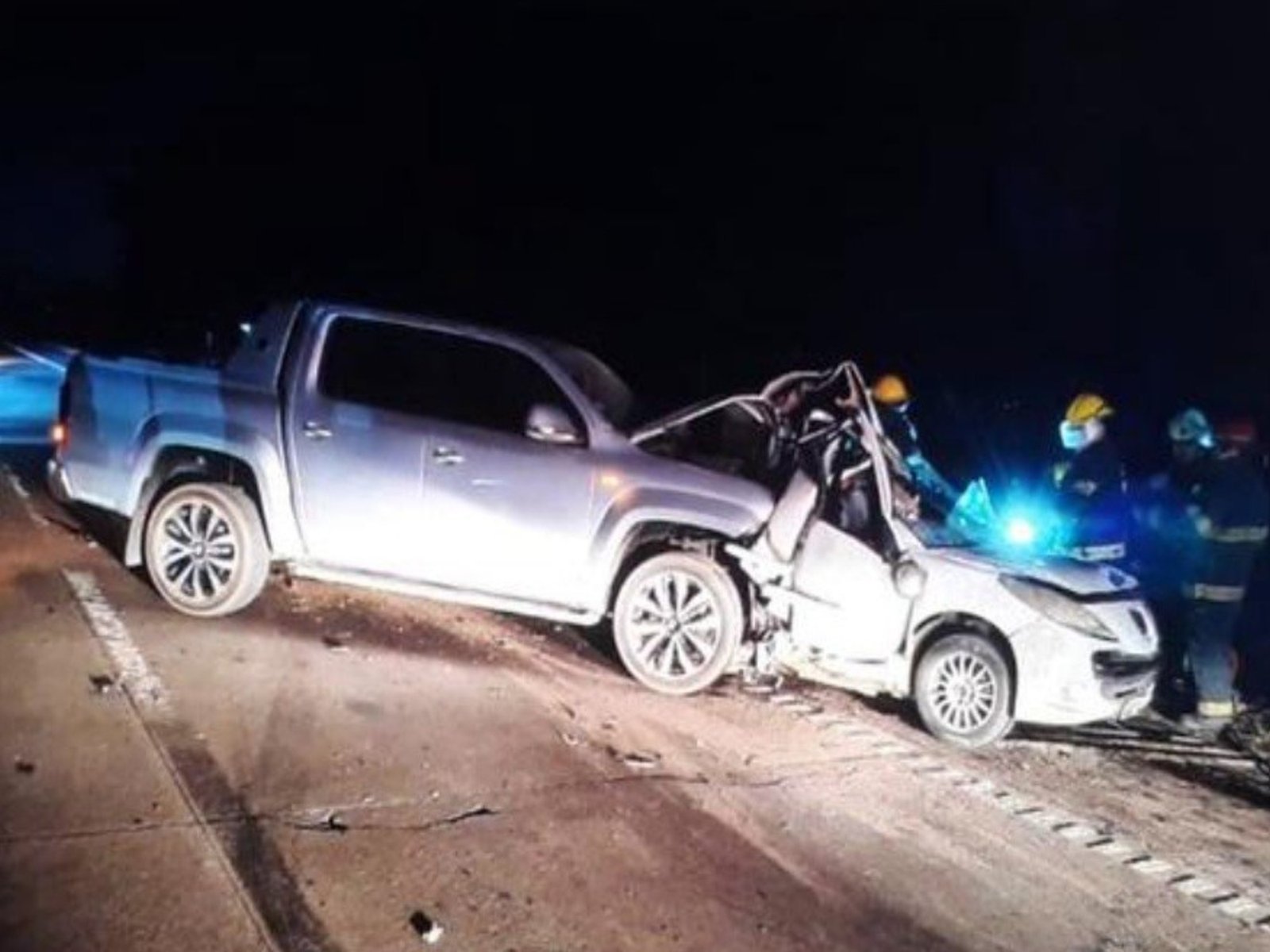 una camioneta embistió de atrás a un auto y una familia entera murió, entre las víctimas dos menores