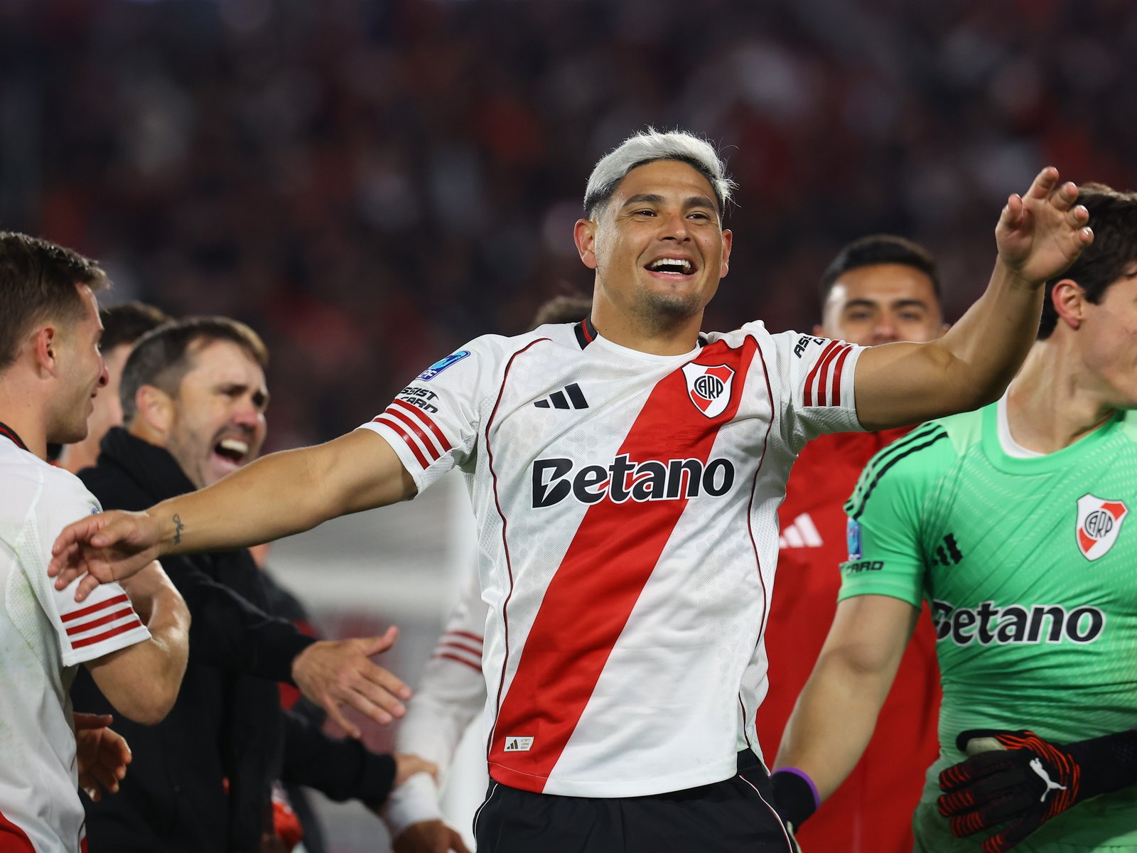 ¿le alcanza para gritar campeón?