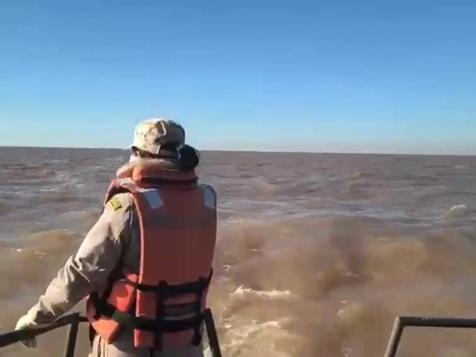 A una semana de su desaparición, cómo sigue la búsqueda de los pescadores en el Río de La Plata