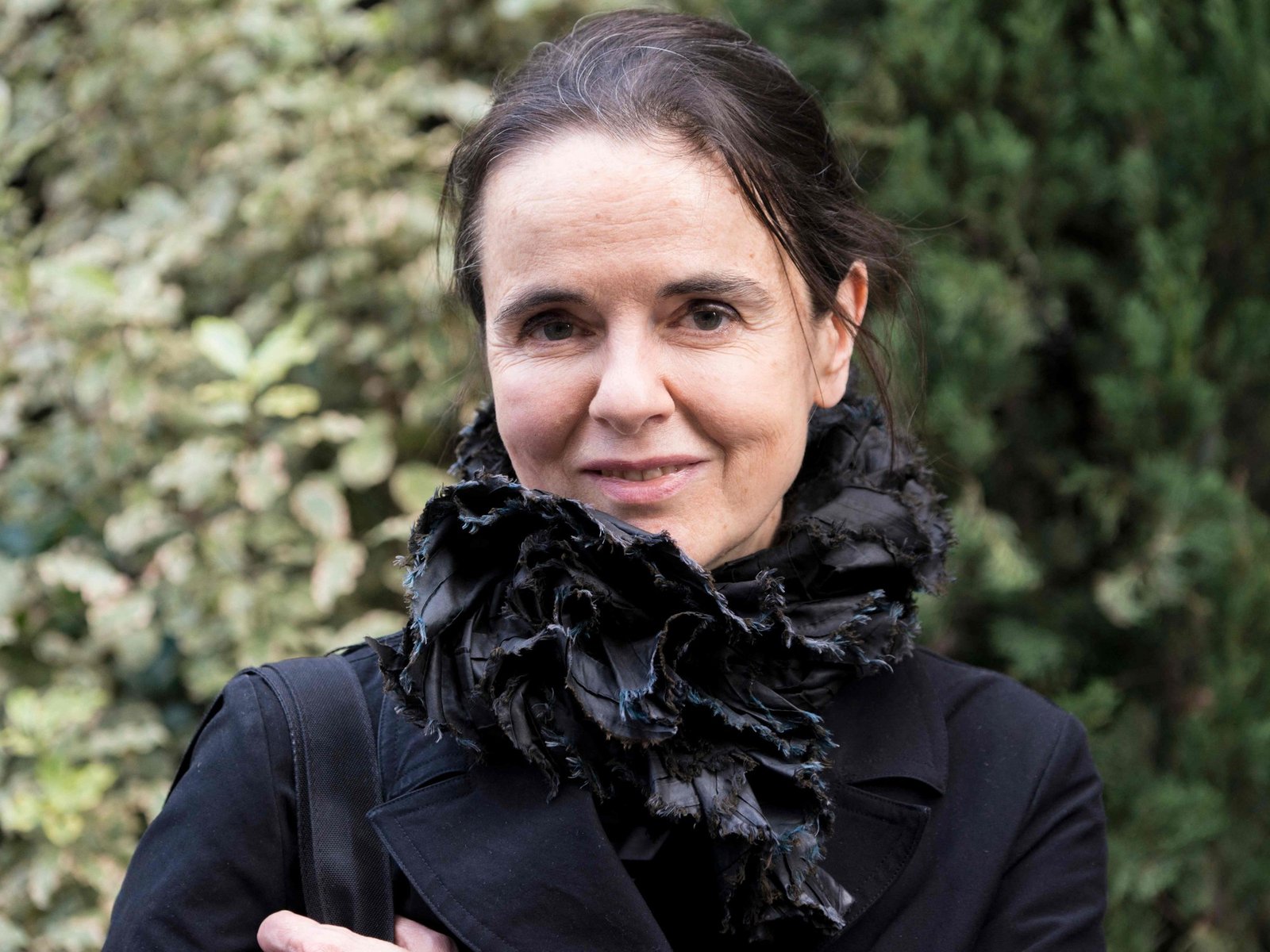 Amélie Nothomb y el oficio de volar entre los muertos