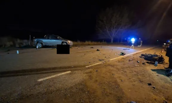 Buscan determinar qué provocó el choque fatal en Gaiman: ordenaron la autopsia del motociclista