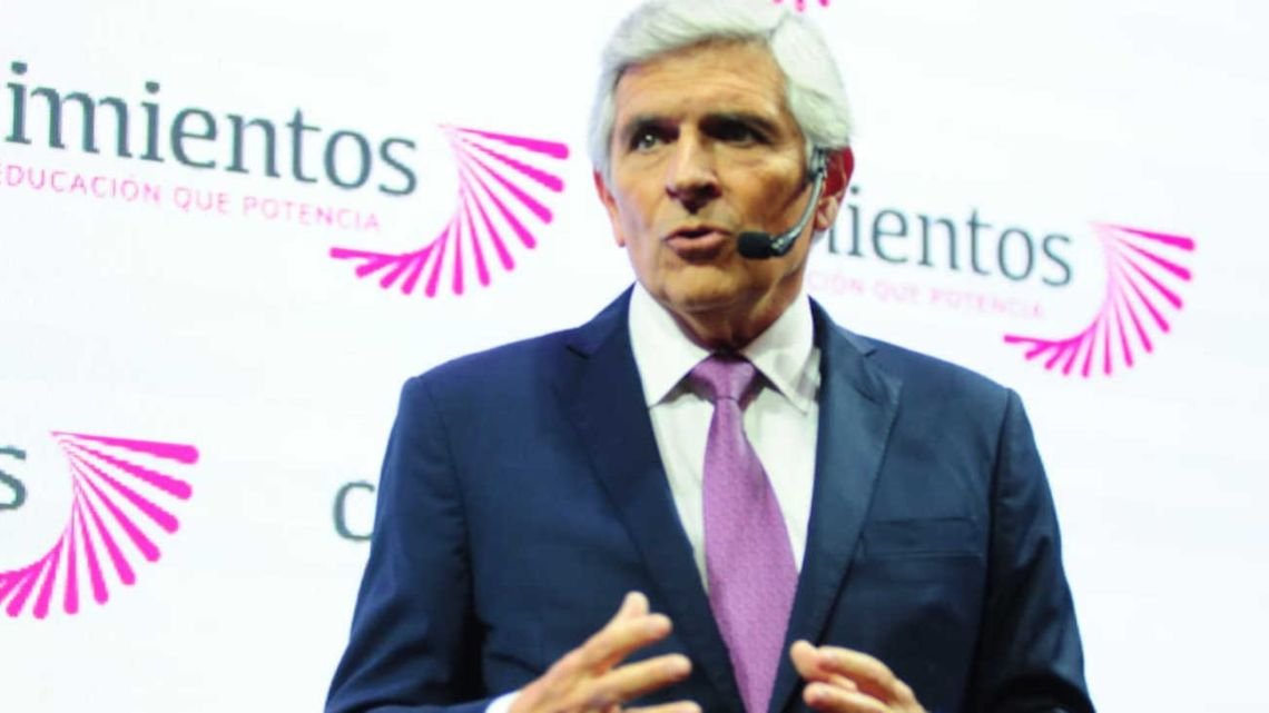 Con camisetas firmadas por Messi y más de 300 referentes, la Fundación Cimientos recaudó fondos para la terminalidad educativa